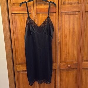 Ladies size Medium slip NWOT